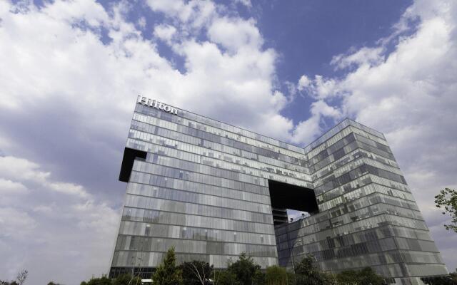 Отель Hilton Mexico City Santa Fe Мексика, Мехико - отзывы, цены и фото номеров - забронировать отель Hilton Mexico City Santa Fe онлайн вид на фасад