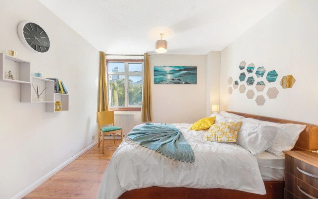 Canton Street - Deluxe Guest Room 3