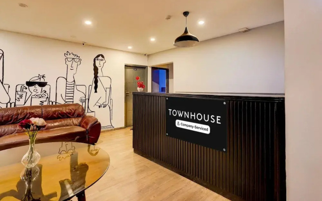 Spacious Comfort Stays Near Aerospace Museum