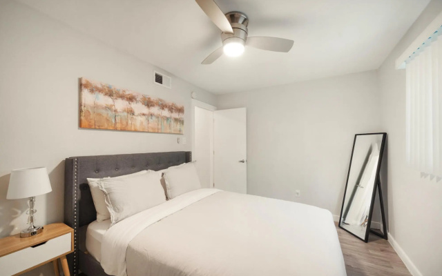 Stylish 1BR Near UT Brentwood Evonify
