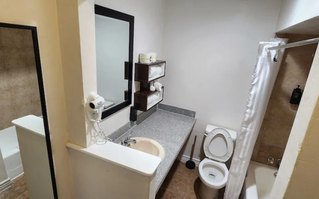 B&J Hotel and Apartment