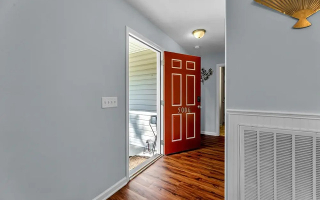 5006 Beale Ave Orange Door