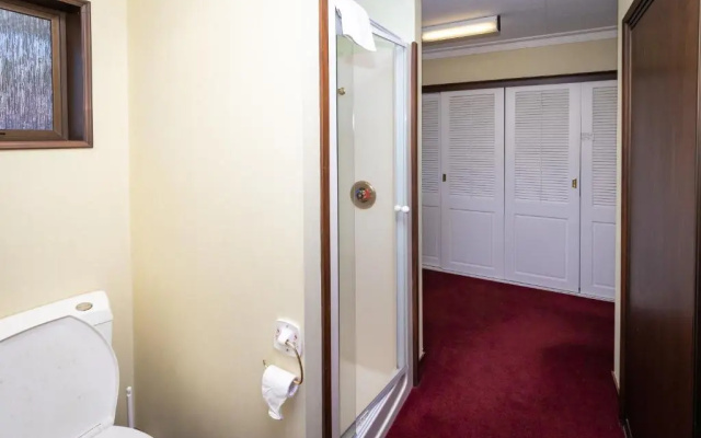 Redcliff House - Te Anau Holiday Home