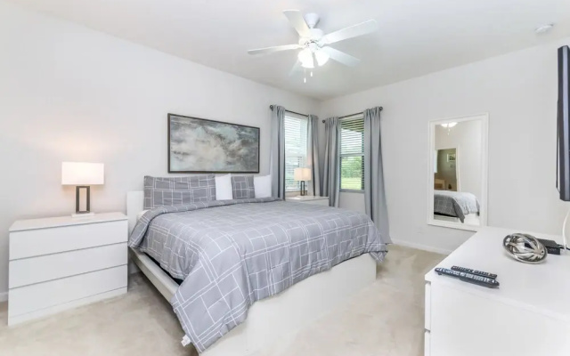 5196oa Luxury 6 Bedroom 5.5 Bath Home