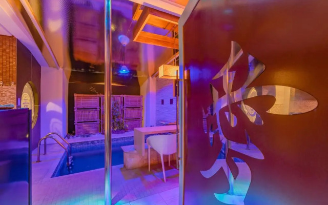Dragon Motel (Только для взрослых)