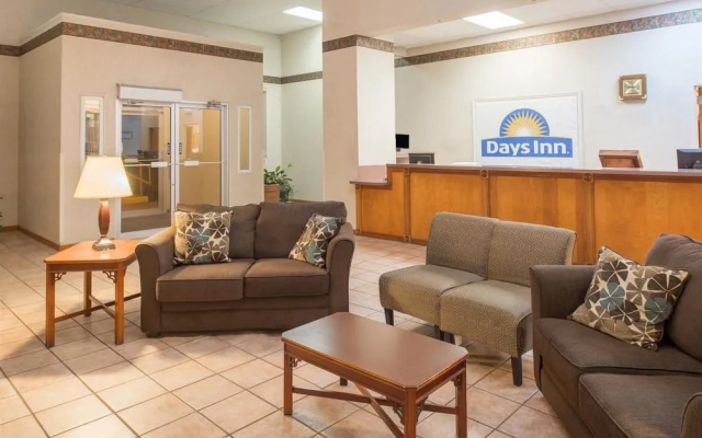 Days Inn St. Louis North