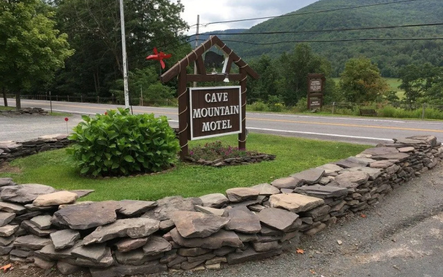Cave Mountain Motel