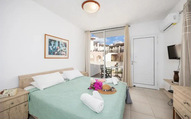 Emilia 10 With 1 Bedrooms and 1 Bathrooms