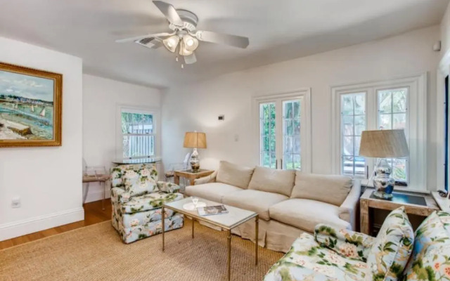 Villa Blanca - 4bd-3ba - Private Pool - Parking