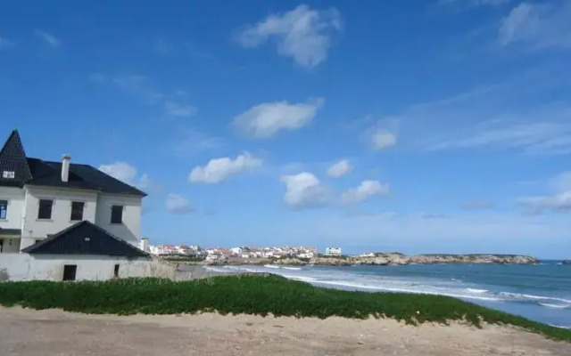 Lagide Beachside Hostel and Studios