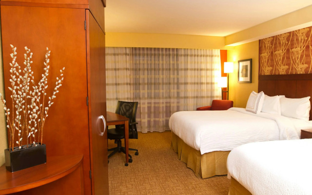 Courtyard Philadelphia Springfield