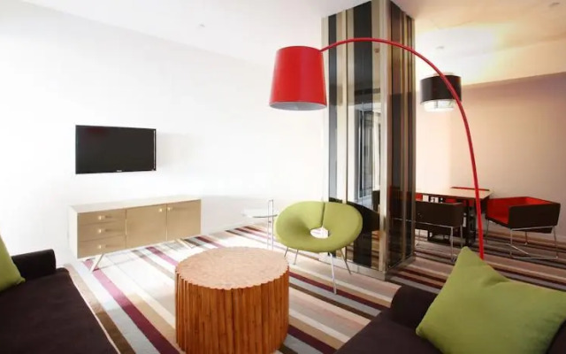 Kinghood Hotel