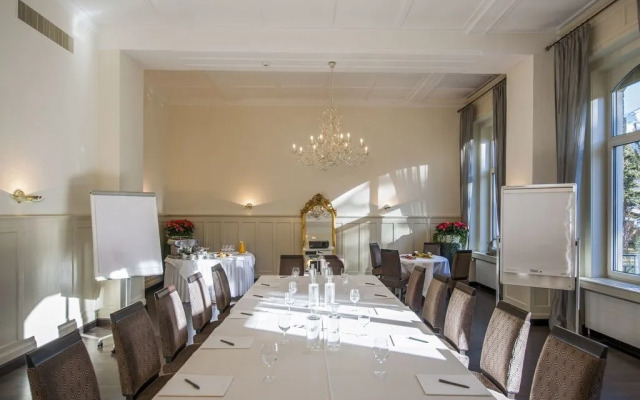 Cresta Palace