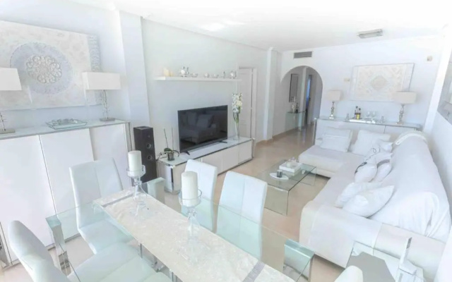 Brigth Apartment/2BED/2BATH/100m beach/Sea Views