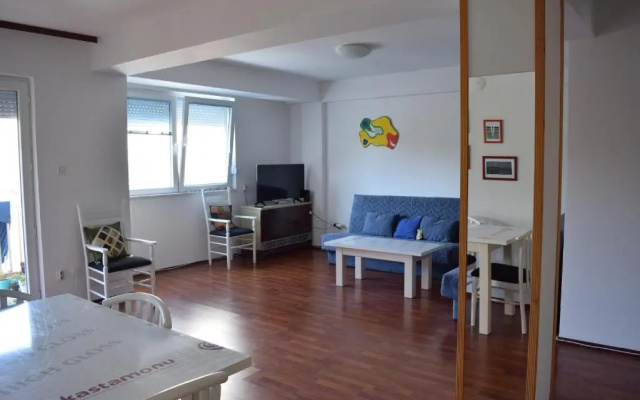 Two bedroom apartment near centre