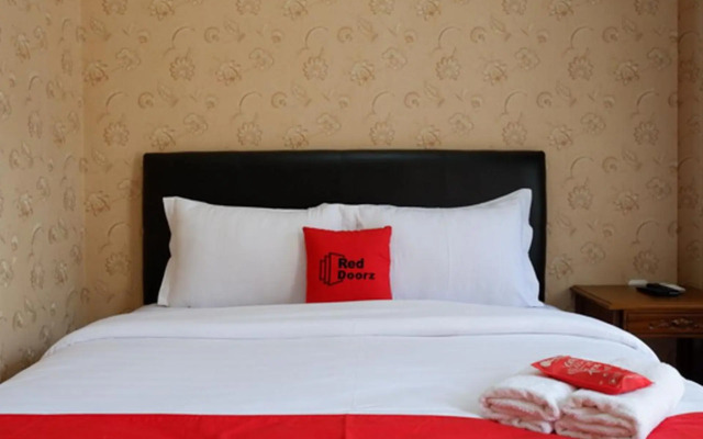 RedDoorz @ Jalan Majapahit Semarang