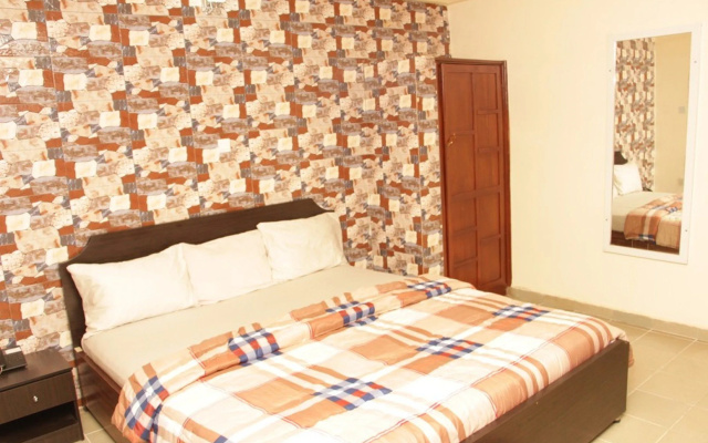 Pedallo Luxury Inn Ltd