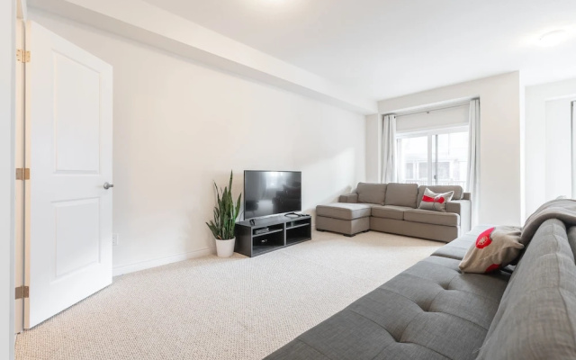 Gorgeous Brand New Spacious Town House