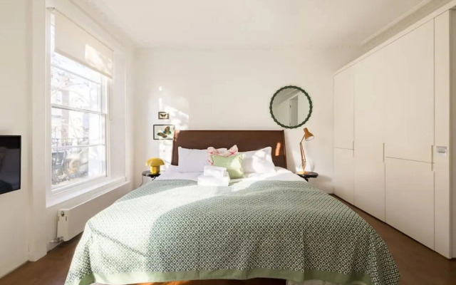Bellevue Notting Hill 2 Bed by Holland Park