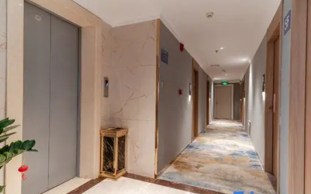 Unitour Hotel (Guilin Jinshan Square Lingui Pedestrian Street)