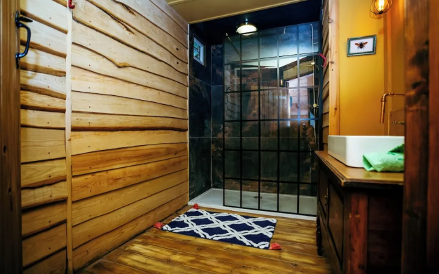 Luxury Glamping Retreat in Battle