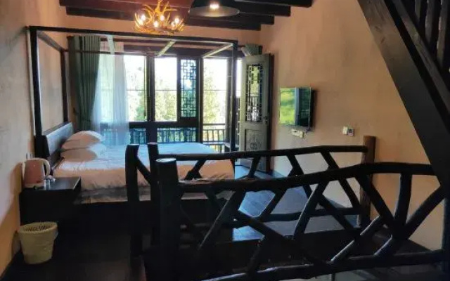 Mogan Mountain Xiaofeng Mujing Xiangye Hot Spring Hostel