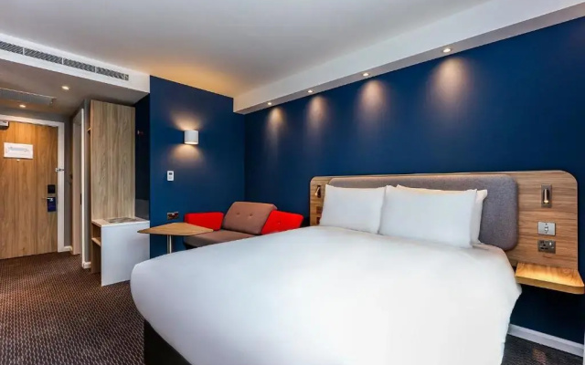 Holiday Inn Express   Hamburg South A7 As42, An Ihg