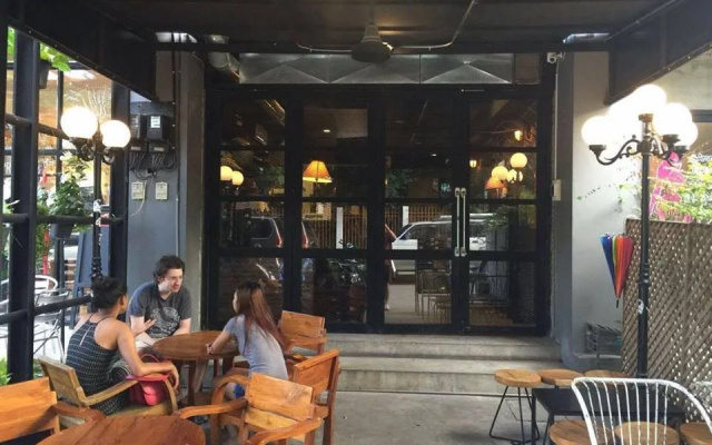 Nimman Nest Hostel & Cafe