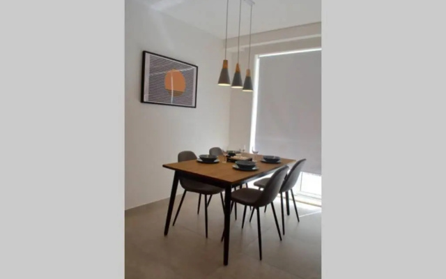 Sliema, Stylish 2 Bedroom Apartment with Parking