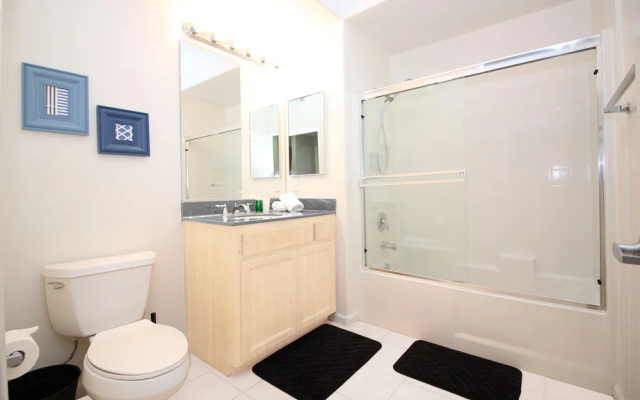 West Hollywood Deluxe Suites
