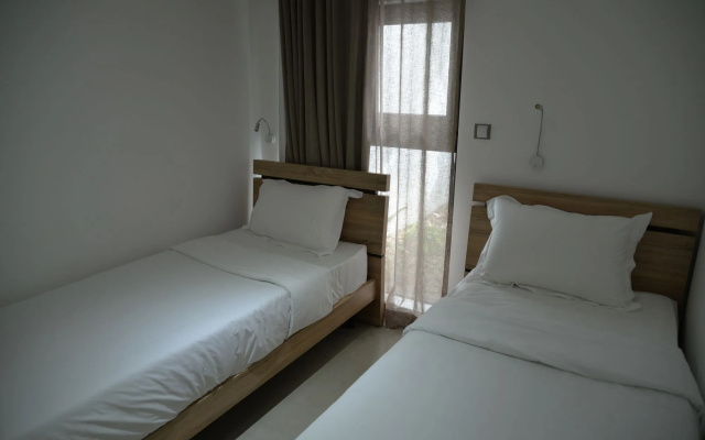 Toparadis Guest House