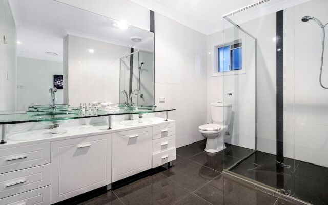 Amalfi Executive 5 Bedroom Home