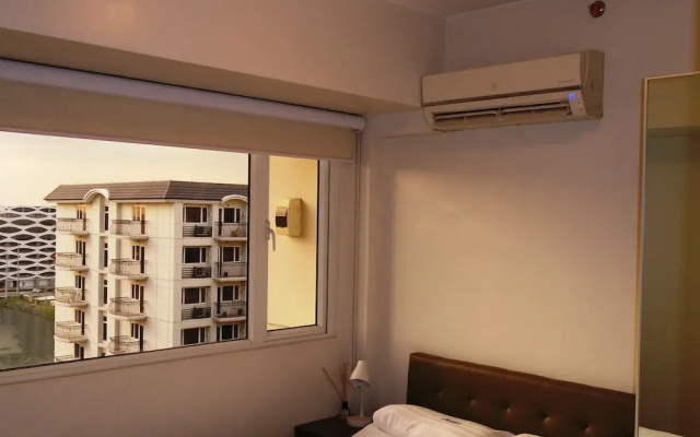 SoleMare Parksuites-April