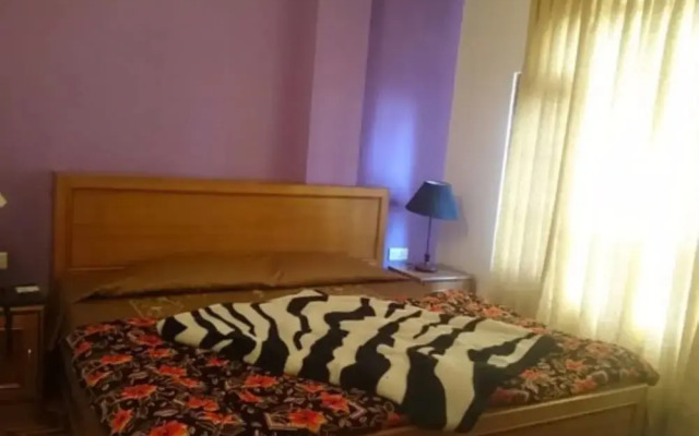 Hotel Kalra Regency