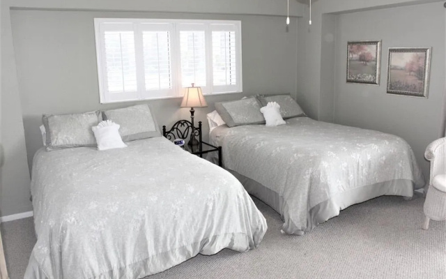 Jamaica Royale - 405 - 2 Br Condo
