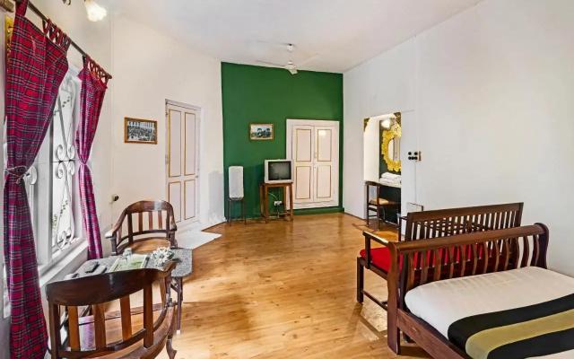 Indeco Lake Forest Hotel