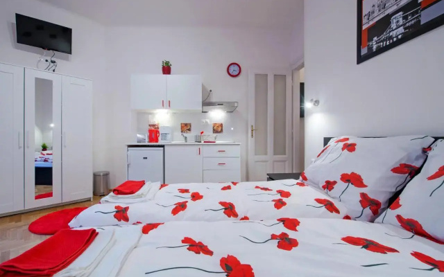 PARKING, AC, WIFI FLAT NEXT TO ANDRASSY Ave