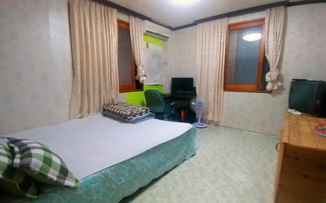 Kodakkodak Guest House - Hostel