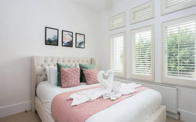 Estuary View by Sorted Stay
