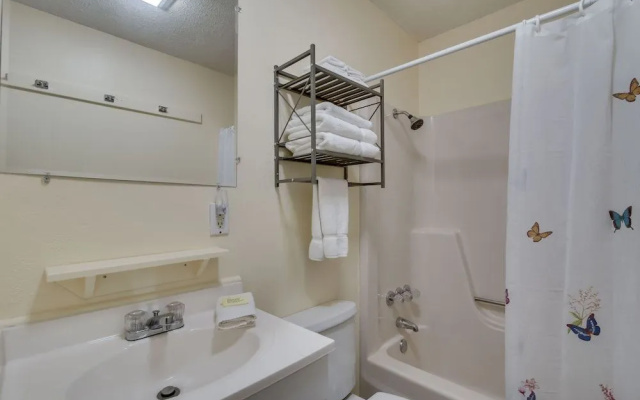Moonraker #3 - 1 Br Condo