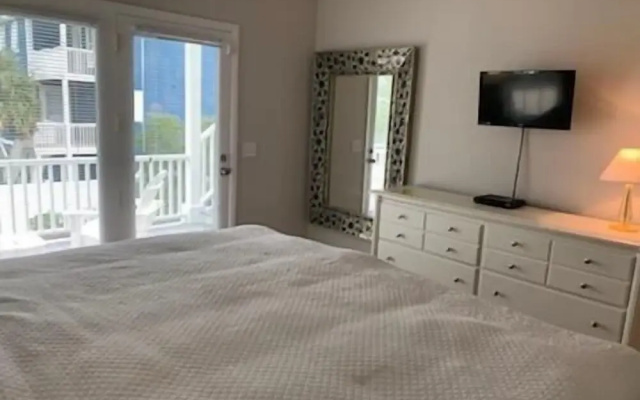 Absolute Bliss Private  4 Bedroom Home by RedAwning