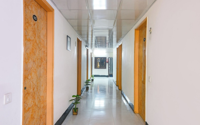 FabHotel Moody Inn Kalkaji