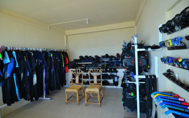 Froggies Divers Bunaken