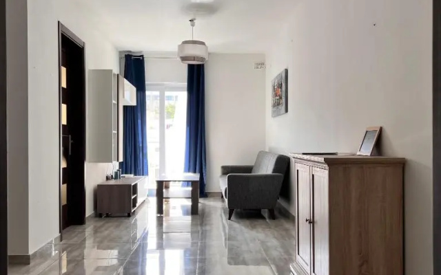 F3-3 Room 2 single beds shared bathroom