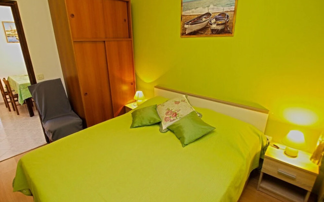 Apartments Orange 768