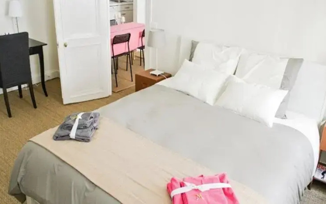 Notre Dame - Seine River Banks Apartment