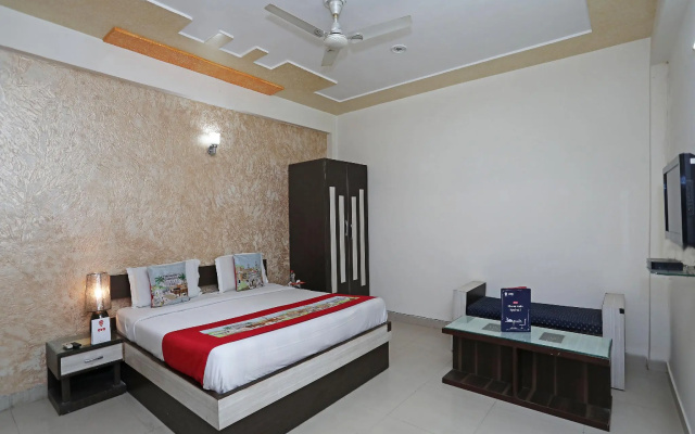 OYO 11005 Hotel Shanti Palace