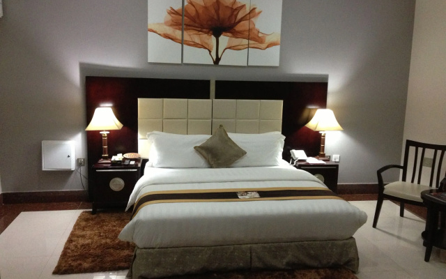 GrandBee Suites