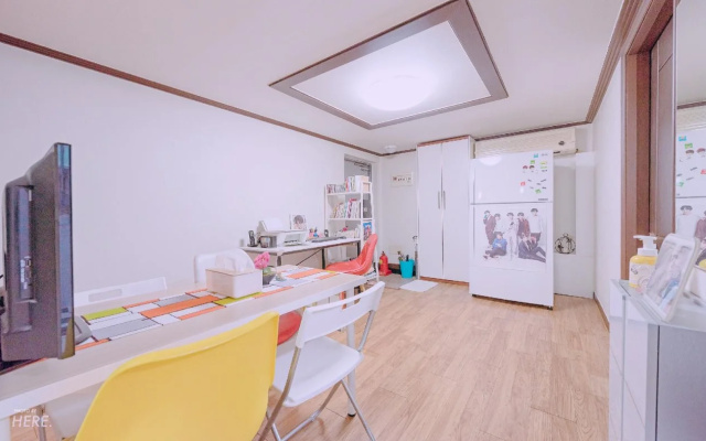 Kpopstarz Guesthouse - Caters to Women (отель для женщин)