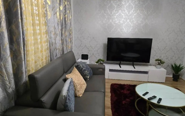 Hornchurch Cozy 2-bed Flat With Street Parking